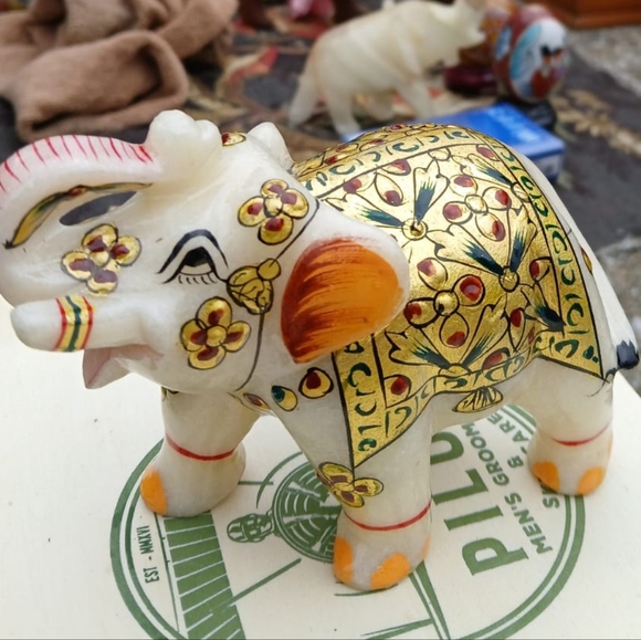 Vintage White Marble Mughal Jeweled Elephant Sculpture Paper Weight. - Picture 4 of 11